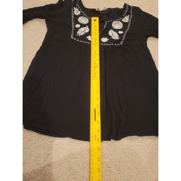 Crescent Stitch fix Black Embroidered Gauze Boho Women's Top Size Small - Picture 7 of 10